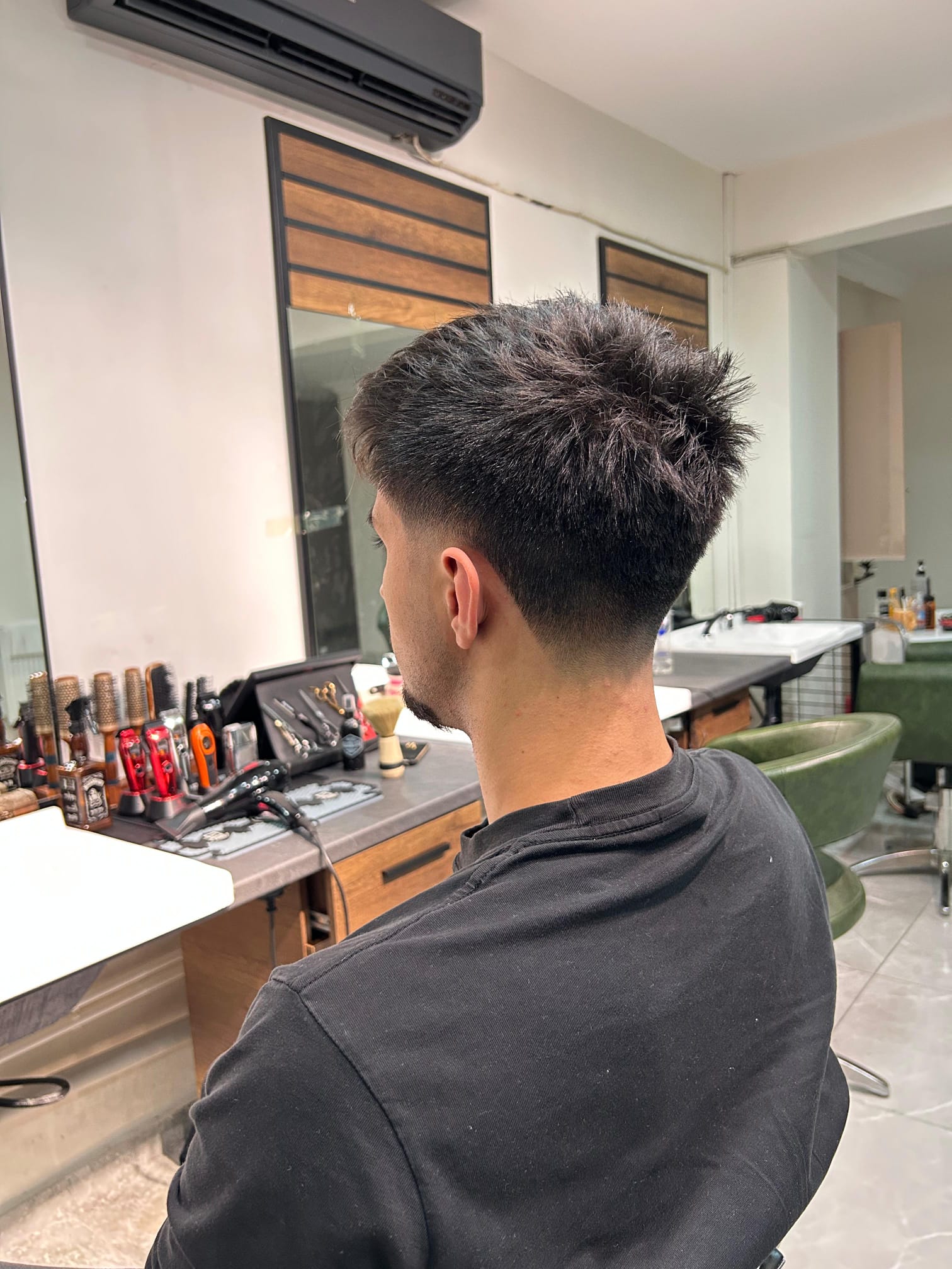 Modern Erkek Saç Kesimi Uygulaması